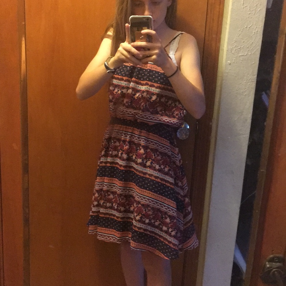 Dress🚨🔜🚨 - Picture 1 of 5